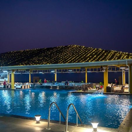 The Gold Beach Resort Daman Exterior foto