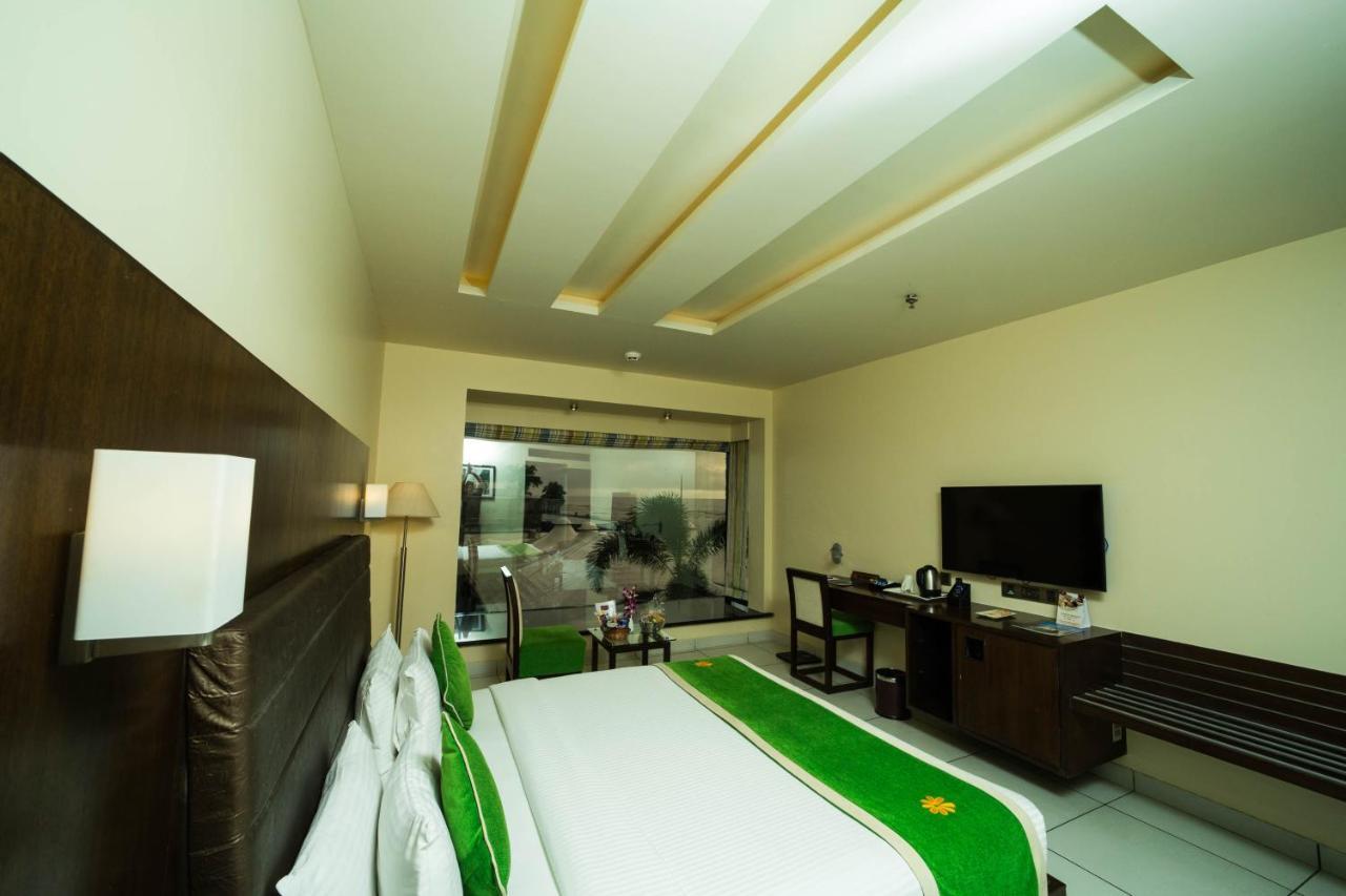The Gold Beach Resort Daman Exterior foto