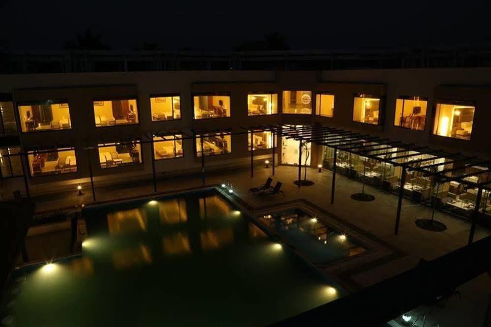 The Gold Beach Resort Daman Exterior foto