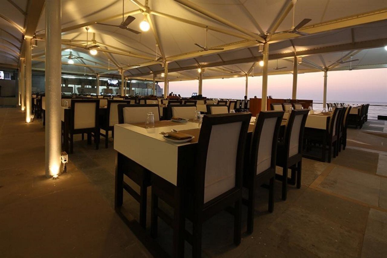The Gold Beach Resort Daman Exterior foto