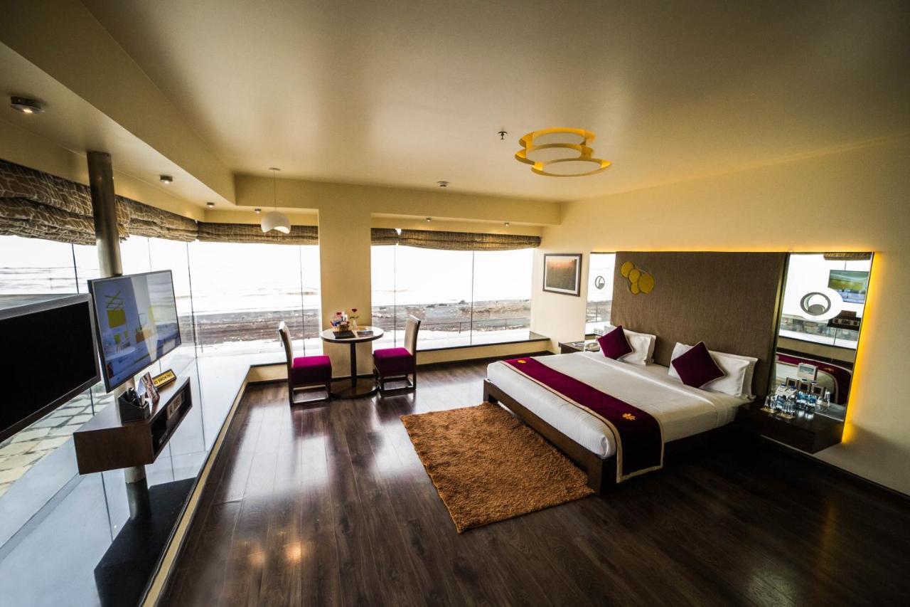 The Gold Beach Resort Daman Exterior foto