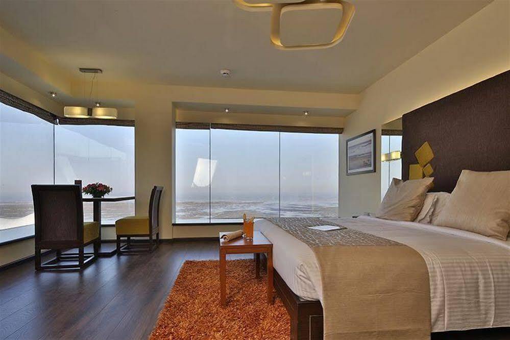 The Gold Beach Resort Daman Exterior foto